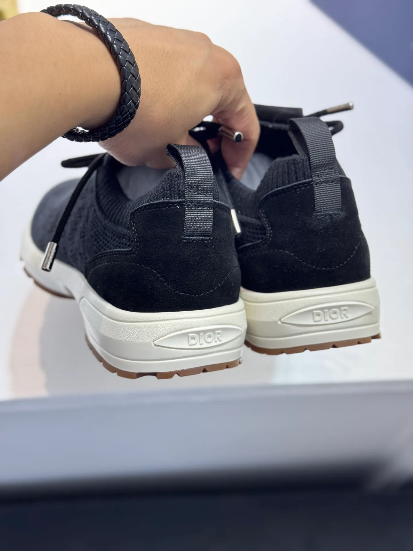 Men's shoes💰400【New style】🎠🎠Dior🔍Top purchasing agent🇮🇹 Di The new super-popular sneakers from the popular sneakers are synchronized with the new counters. The uppers are made of flying woven fabrics, and the logo logo on the tongue is perfectly reproduced with complex craftsmanship that is a must-have for fashionistas. The soles: the original soles are specially provided by the original factory, and the exclusive molded soles are super comfortable. The original factory orders, 🔍🔍multiple colors are available, you can go in and out of the counter at will, welcome to compare, a must-have for fashionable men. Code number: 38-44 (45 customized